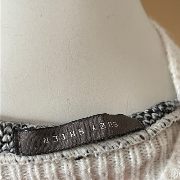 Suzy Shier Cream & Black Plaid Crewneck Sweater - Picture 9 of 9